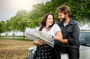 sixx: Paula Lambert und ihr Mann Matthias auf sinnlichem Roadtrip: Neue Doku-Reihe "So kommt Deutschland - Paula, ihr Mann und die Reise zum besten Sex" - ab 31. August 2016 auf sixx