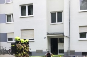 Feuerwehr Paderborn: FW Paderborn: Wohnungsbrand mit Menschenleben in Gefahr in Paderborn-Schloß Neuhaus