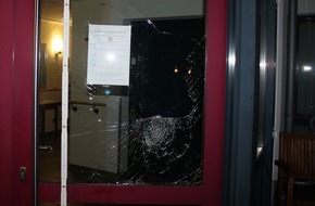 Kreispolizeibehörde Olpe: POL-OE: Unbekannter beschädigt Glasfassade einer Pflegeeinrichtung