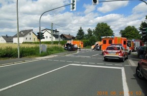 Feuerwehr Gevelsberg: FW-EN: Schwerer Verkehrsunfall und ausgelöste Brandmeldeanlage