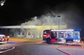 Feuerwehr Oberhausen: FW-OB: Brand in einer leerstehenden Halle