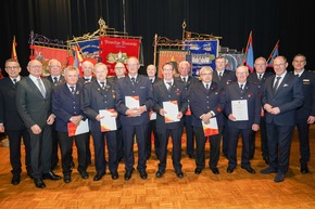 FW Paderborn: Zahlreiche Ehrungen bei der Jahreshauptversammlung der Gesamtwehr der Feuerwehr Paderborn
