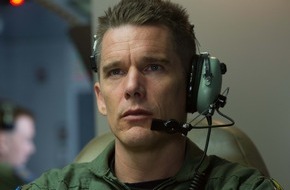 ZDF: Free-TV-Premiere für Actiondrama "Good Kill - Tod aus der Luft" im ZDF / Doku und Webstory über umstrittene Drohneneinsätze ergänzen Spielfilm (FOTO)