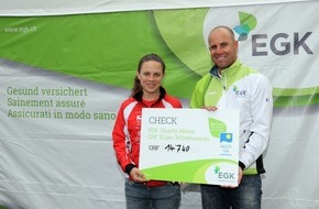EGK Gesundheitskasse: EGK Charity: Run for HIF: EGK spendet 14'740 Franken für die Sportklasse des Hochalpinen Instituts Ftan