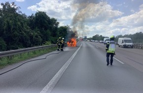 Feuerwehr Oberhausen: FW-OB: Brennender PKW auf der Autobahn A42