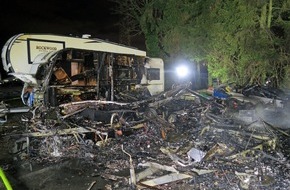 Polizei Mettmann: POL-ME: Mehrere Wohnwagen und Container durch Brand zerstört - die Polizei ermittelt - Hilden - 2401081
