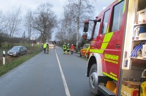 Polizeiinspektion Stade: POL-STD: 15-jährige Schülerin bei Unfall in Deinste schwer verletzt, Einbruch in Buxtehuder Pizza-Service, Unbekannter Autofahrer beschädigt geparkten PKW -Polizei sucht Verursacher und Zeugen