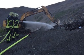 Feuerwehr Gelsenkirchen: FW-GE: Feuer auf der Zentralen Mülldeponie an der Wiedehopfstrasse