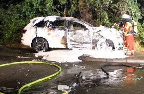 Polizei Minden-Lübbecke: POL-MI: Auto fängt Feuer - Zwei Männer erleiden schwere Verletzungen