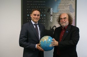 ÖKOWORLD AG: Geburt: ÖKOWORLD bringt nachhaltigen Emerging Markets Fonds / Der ÖKOWORLD GROWING MARKETS 2.0 hat heute das Licht der Welt erblickt (BILD)