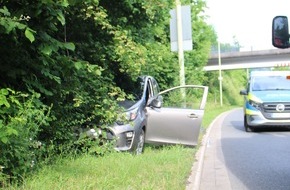 Polizei Hagen: POL-HA: Autofahrerin kommt am Boeler Ring von der Fahrbahn ab - Medizinischer Notfall