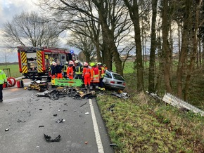 FW-ROW: Frontalzusammenstoß zweier PKW auf der B71 zwischen Wehldorf und Brüttendorf fordert zwei Tote und einen Schwerverletzten