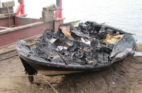 Polizeipräsidium Einsatz, Logistik und Technik: PP-ELT: Brand eines Sportbootes