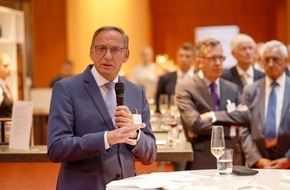 Deutscher Raiffeisenverband: Sommerlicher Weinempfang des DRV / Genossenschaften erwarten exzellenten Jahrgang 2022