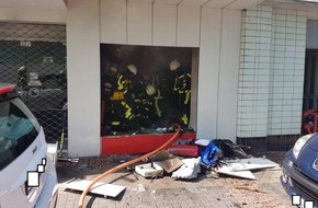 Feuerwehr Bochum: FW-BO: Brennendes Ladenlokal in Bochum-Wattenscheid