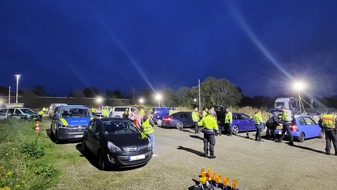 Polizeiinspektion Cuxhaven: POL-CUX: Großkontrolle auf der B437 am Wesertunnel (Lichtbilder in der Anlage)