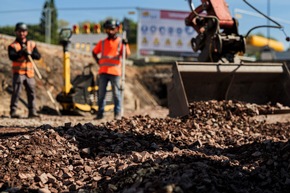 EWE Go und HOCHTIEF starten mit Bauarbeiten für Schnellladepark  in Oer-Erkenschwick zum Ausbau des Deutschlandnetzes