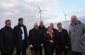 GP JOULE: Robert Habeck besichtigt den Energiepark Lausitz