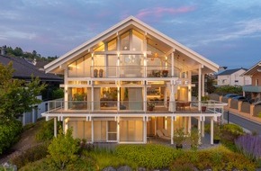 HUF HAUS GmbH & Co. KG: Drei Etagen, keine Barrieren: Wie vorausschauendes Bauen funktioniert / Die Bungalow-Alternative von HUF HAUS f&uuml;r jede Lebensphase