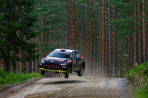 Rallye Finnland: Škoda Fahrer Oliver Solberg baut mit drittem Saisonsieg seine WRC2-Tabellenführung aus