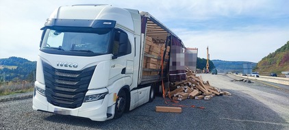 Polizeipräsidium Mittelhessen - Pressestelle Lahn - Dill: POL-LDK: Unfallflucht am Hintersand + Falsche Polizeibeamte erbeuten 28.000 Euro + Mangelnde Ladungssicherung, sowie ein ungeeignetes Fahrzeug + Frontalzusammenstoß- 100.000 Euro Schaden ...