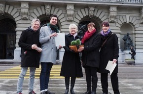 SWISSAID: Medienmitteilung: Übergabe des Bäuerinnen-Appells an NR-Präsidentin Isabelle Moret