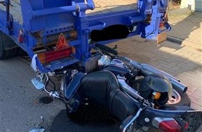 Polizeidirektion Neustadt/Weinstraße: POL-PDNW: (Haßloch) Motorradfahrer nach Verkehrsunfall schwer verletzt