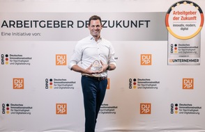 INSTART group: Preisübergabe auf großer Bühne in Frankfurt: INSTART group als "Arbeitgeber der Zukunft" ausgezeichnet