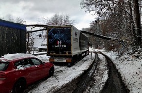 Feuerwehr, Katastrophenschutz und Rettungsdienst Rheingau-Taunus-Kreis: FW Rheingau-Taunus: Schneechaos im Rheingau-Taunus-Kreis: Lage weiterhin angespannt