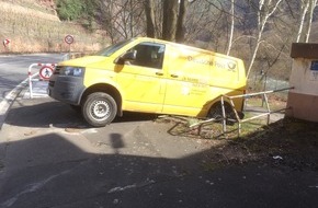 Polizeidirektion Bad Kreuznach: POL-PDKH: Postauto machte sich selbstständig - hoher Sachschaden