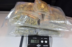 Hauptzollamt Potsdam: HZA-P: Knapp 530 Gramm Cannabis im Gepäck / Zoll leitet Strafverfahren ein und stellt Rauschmittel samt Mobiltelefon sicher