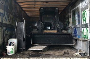Polizei Bochum: POL-BO: Fahrer (52) muss laufen: Polizei zieht desolaten Lastwagen aus dem Verkehr