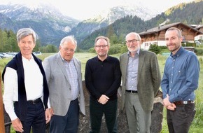 Panta Rhei PR AG: Alt-Bundesrat Johann Schneider Ammann läutet am Züpfe-Zmorge den Sommer in Lauenen ein