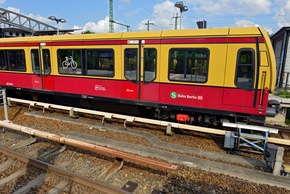 Die Deutsche Bahn stellt für Journalisten eine Auswahl an honorarfreien Pressebildern zur Verfügung. (FOTO)