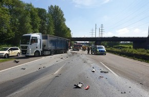Feuerwehr Oberhausen: FW-OB: Verkehrsunfall auf der BAB A42 in Höhe des Gasometers Oberhausen Autobahn musste für Stunden gesperrt werden