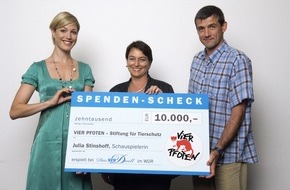 Vier Pfoten - Stiftung für Tierschutz: TV-Schauspielerin Julia Stinshoff spendete 10.000 EUR aus einem Fernsehquizgewinn an VIER PFOTEN - Stiftung für Tierschutz