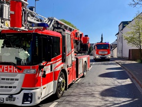 FW-GL: Zwei leichtverletzte Personen nach Wohnungsbrand im Stadtteil Hand von Bergisch Gladbach