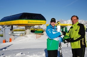 Planai-Hochwurzen-Bahnen GmbH: Viele Skibegeisterte genießen den ersten Skitag auf der Planai! - BILD