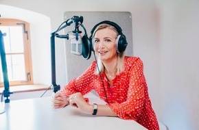 Wort & Bild Verlagsgruppe - Unternehmensmeldungen: Neuer Podcast "1 x täglich Glück": Was bedeutet Glück für uns? / Claudia Röttger im Gespräch mit Menschen, die von ihrem persönlichen "Glücksrezept" erzählen