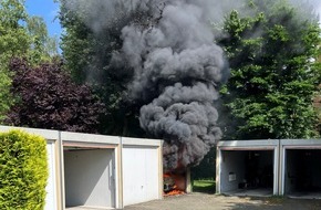 Feuerwehr Oberhausen: FW-OB: PKW und Motorrad brennen in Garage