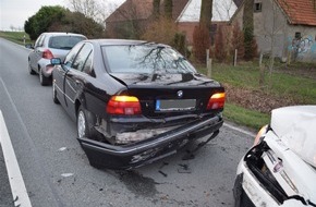 Kreispolizeibehörde Herford: POL-HF: Auffahrunfall in Herringhausen- Drei Fahrzeuge beschädigt