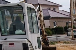 Polizei Rhein-Erft-Kreis: POL-REK: 200923-3: Minibagger von einer Baustelle entwendet - Elsdorf