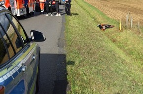 Kreispolizeibehörde Herford: POL-HF: Verkehrsunfall - 
Starker Wind drückt Krad-Fahrer von der Fahrbahn