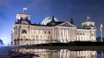 ZDF: Neue ZDF-Reihe "Superbauten der Geschichte" startet mit Reichstag (FOTO)