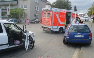 Polizei Rheinisch-Bergischer Kreis: POL-RBK: Leichlingen - 23.000 Schaden: Frau fährt ungebremst in geparktes Auto