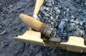 Landeswasserschutzpolizeiamt Mecklenburg-Vorpommern: LWSPA M-V: Erneuter Munitionsfund bei Baggerarbeiten im Hafen Sassnitz