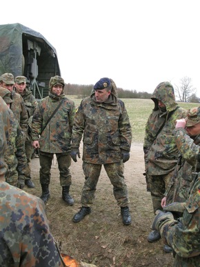 Deutsche Marine - Pressemeldung (Reportage): Mit einem blauen Herzen dabei - ein Hamburger und ein Sachse bei den Marineschutzkräften