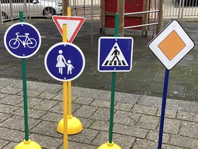 POL-PDTR: Spielend Verkehrsregeln lernen - "Tabaluga-Mobil" erstmalig im Einsatz