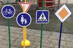 Polizeidirektion Trier: POL-PDTR: Spielend Verkehrsregeln lernen - "Tabaluga-Mobil" erstmalig im Einsatz