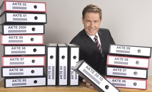 SAT.1: Seit 15 Jahren nah am Zuschauer: SAT.1-Magazin "AKTE" mit Ulrich Meyer feiert Geburtstag / Jubiläumssendung am 5. Januar 2010 um 22.15 Uhr